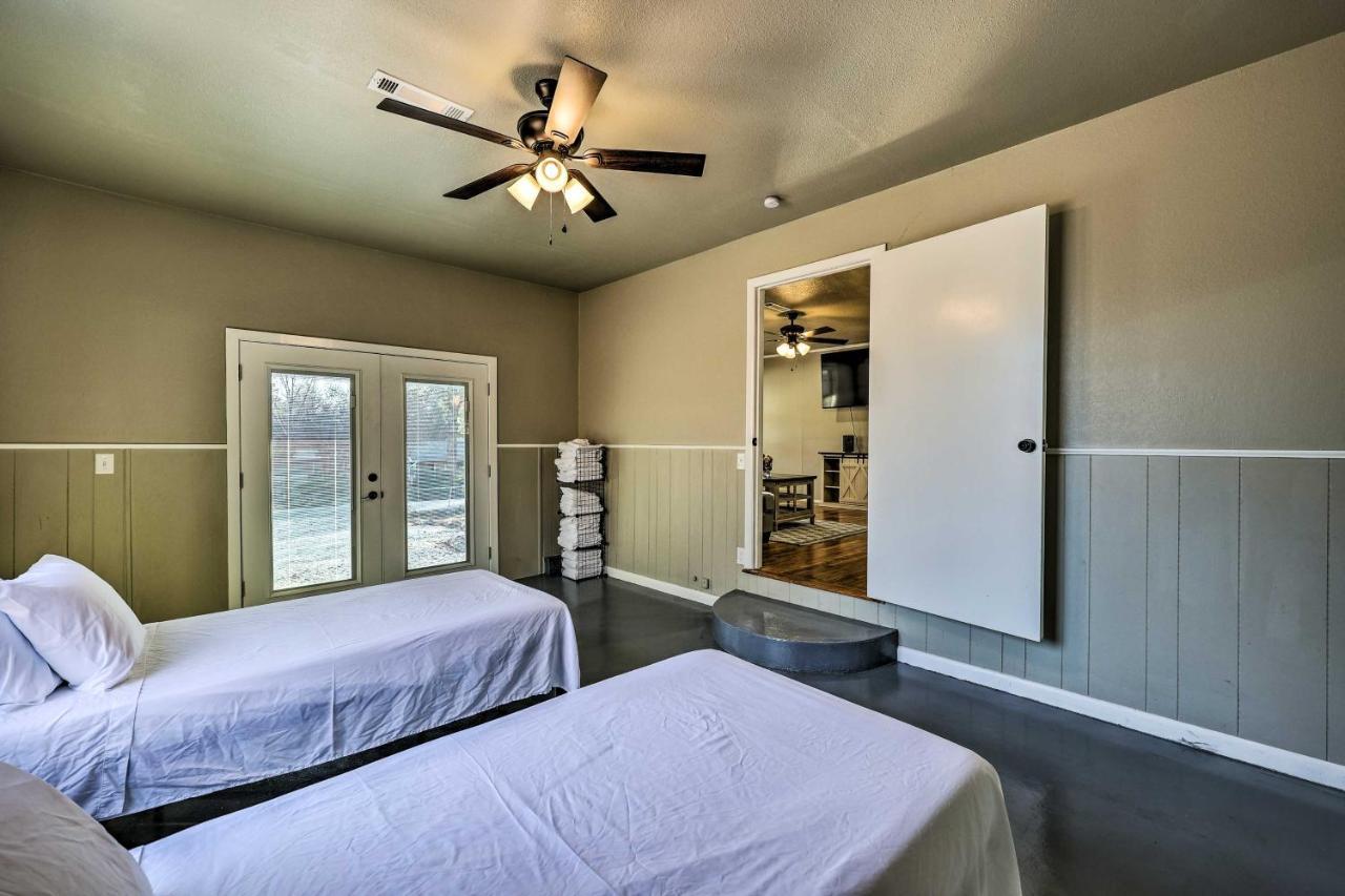 Fayetteville Vacation Rental - 2 Mi To Dtwn! ภายนอก รูปภาพ